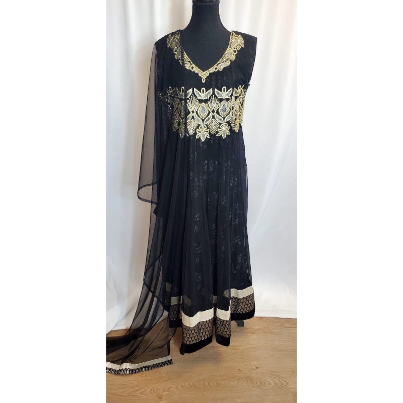 Gown with Dupatta SIZE 42 (BC23A)